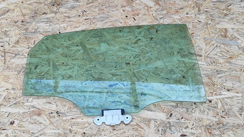 Rear door window glass 43R000185