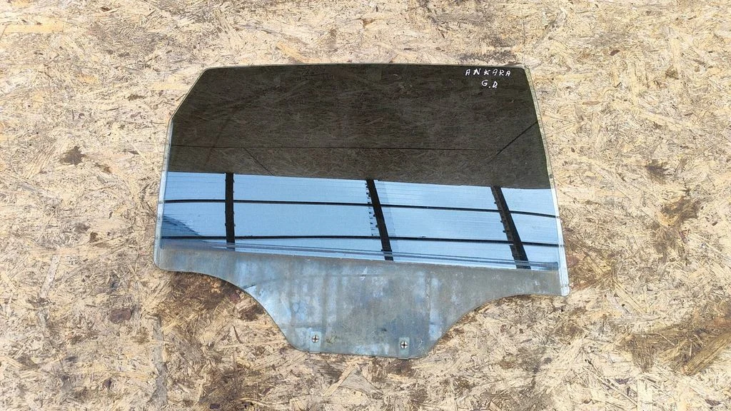 Rear door window glass 43R000382