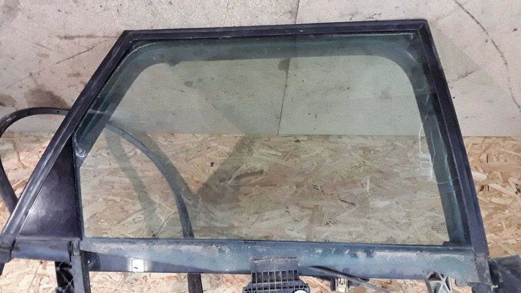 Rear door window glass 43R00081
