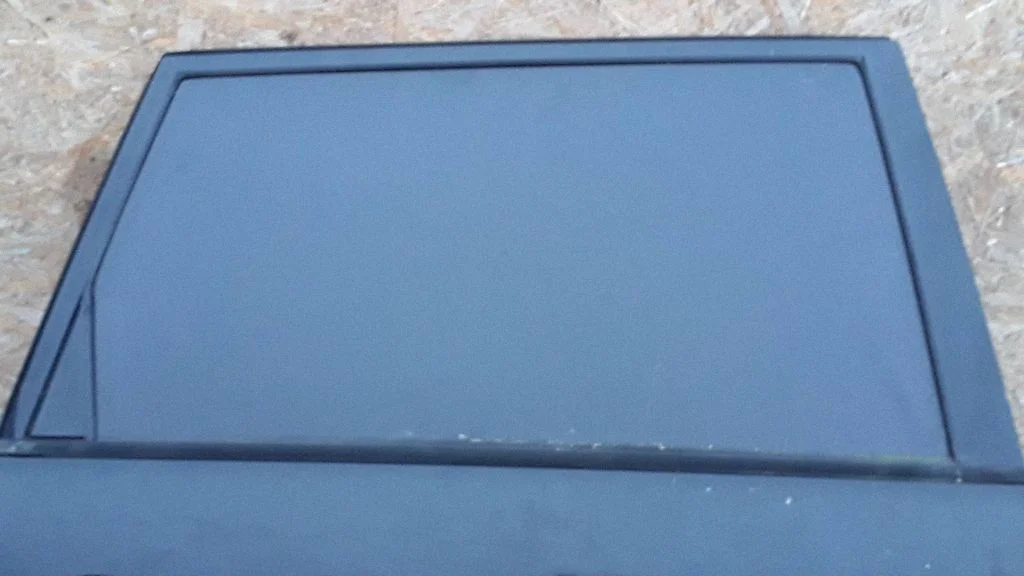 Rear door window glass 6e43R00033