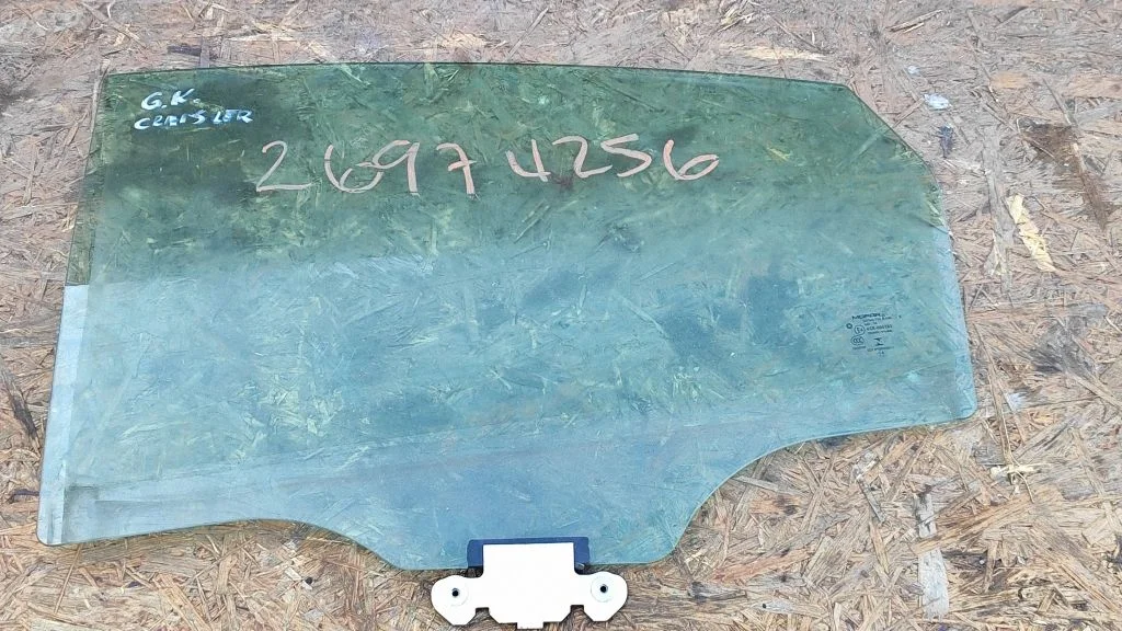 Rear door window glass 43R000185