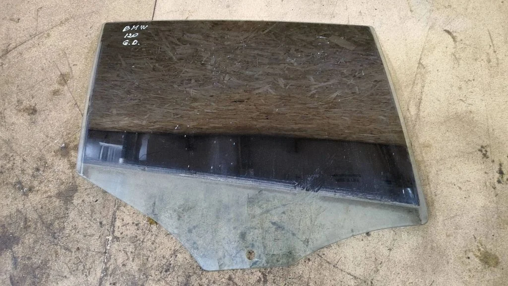 Rear door window glass 43R001583