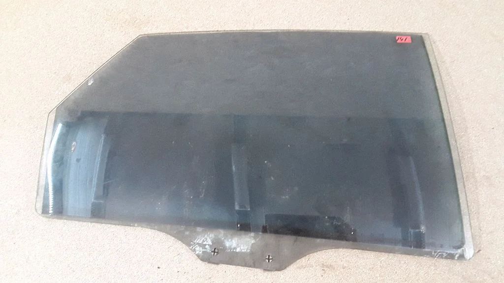 Rear door window glass – right