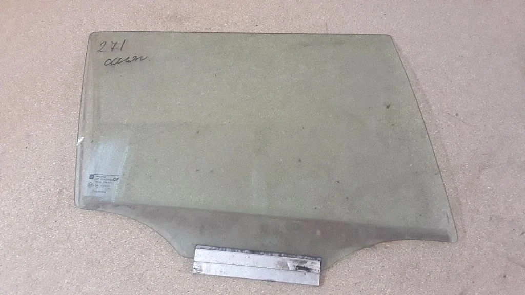 Rear door window glass E343R07023