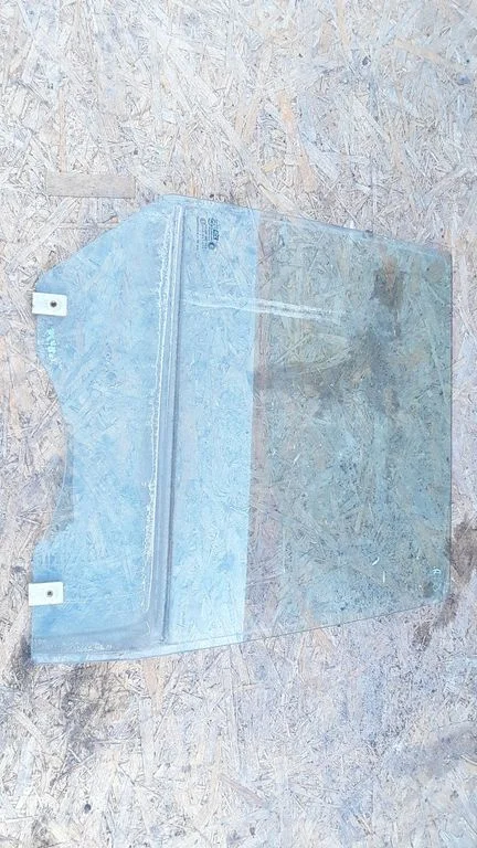 Rear door window glass E243R001234