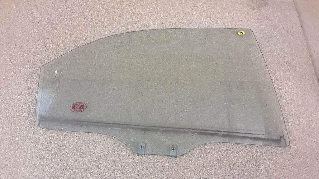 Rear door window glass – right