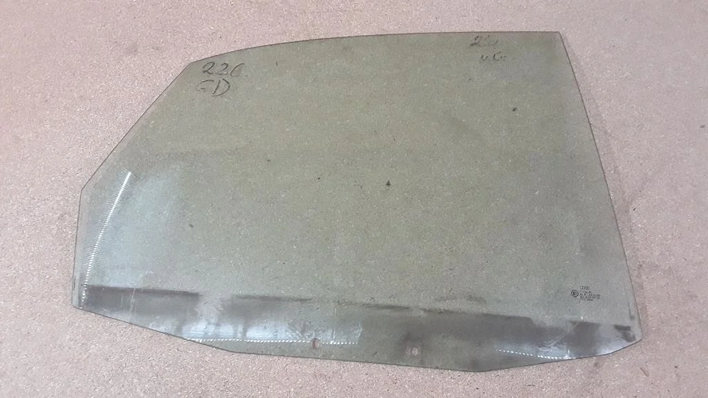 Rear door window glass E143R001190