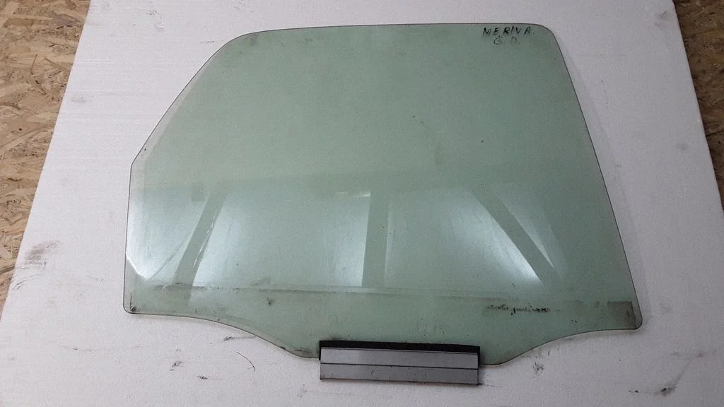 Rear door window glass E1143R000282