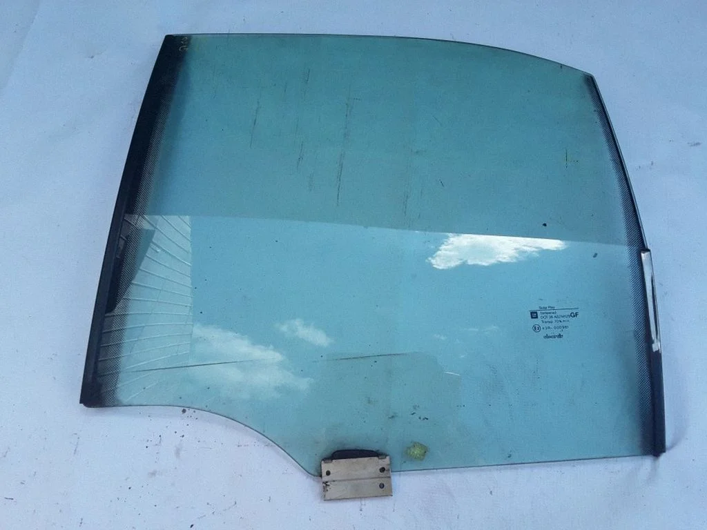 Rear door window glass 43R000981