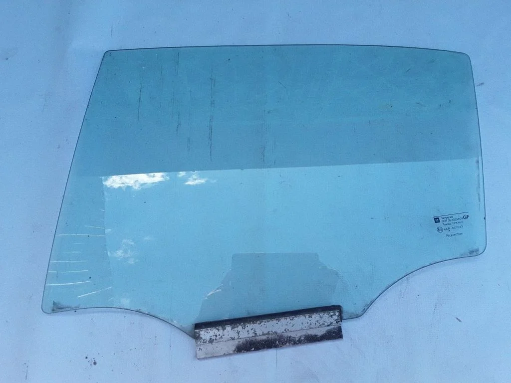 Rear door window glass 43R007023