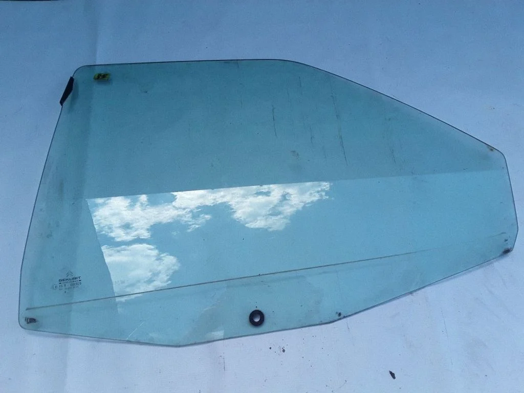 Rear door window glass 43R000929