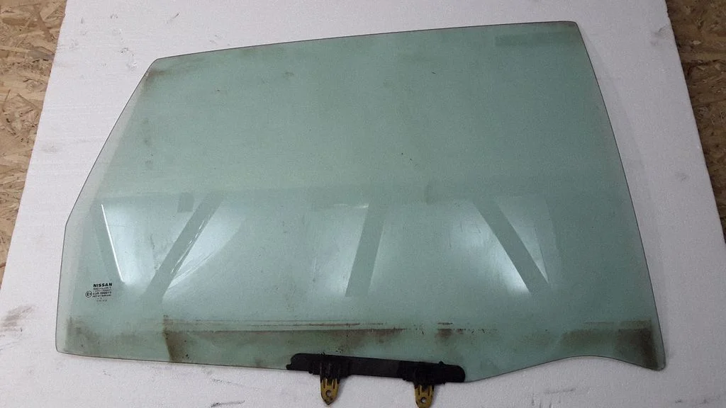 Rear door window glass – right