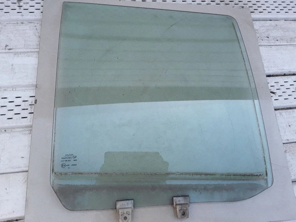 Rear door window glass – right