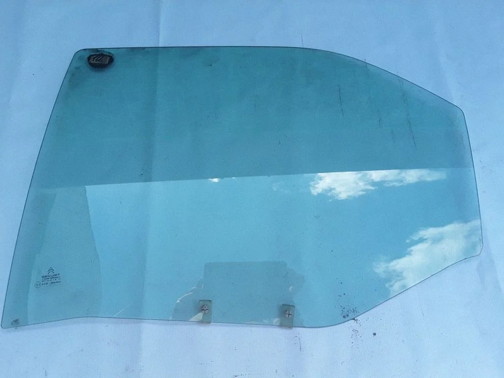 Rear door window glass 43R000464