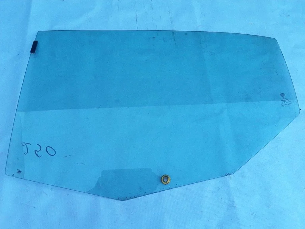 Rear door window glass