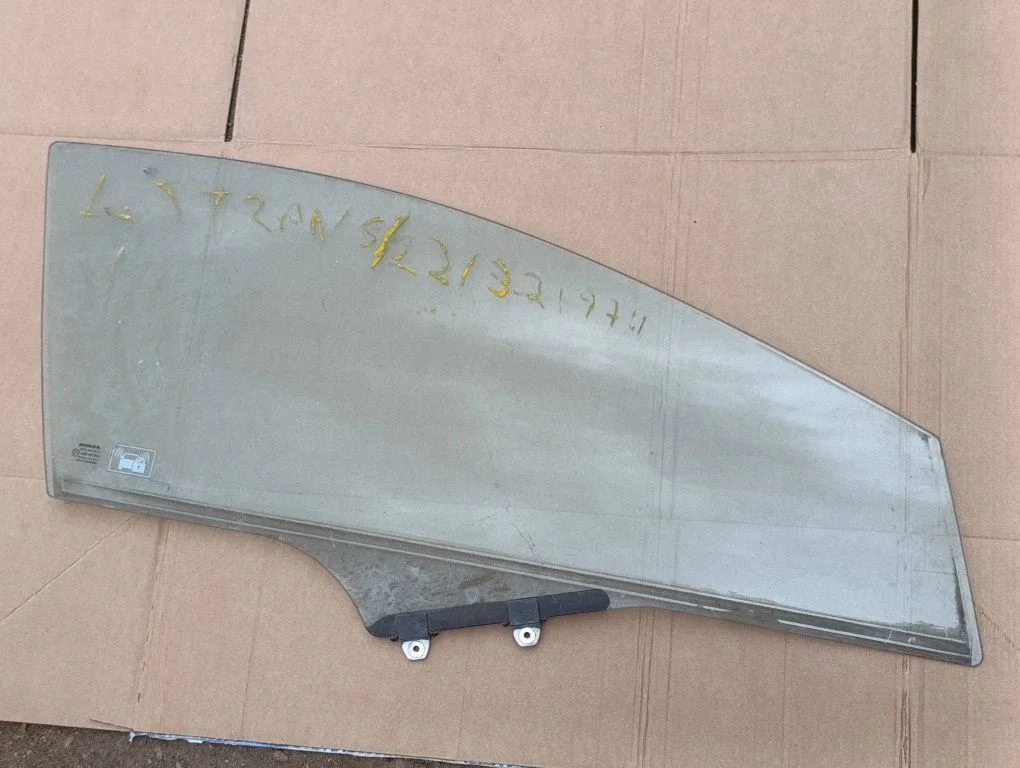 Front door window glass four-door 43R007951