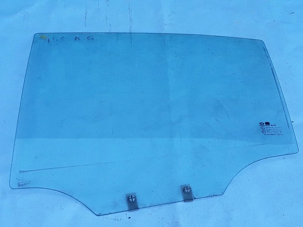Rear door window glass