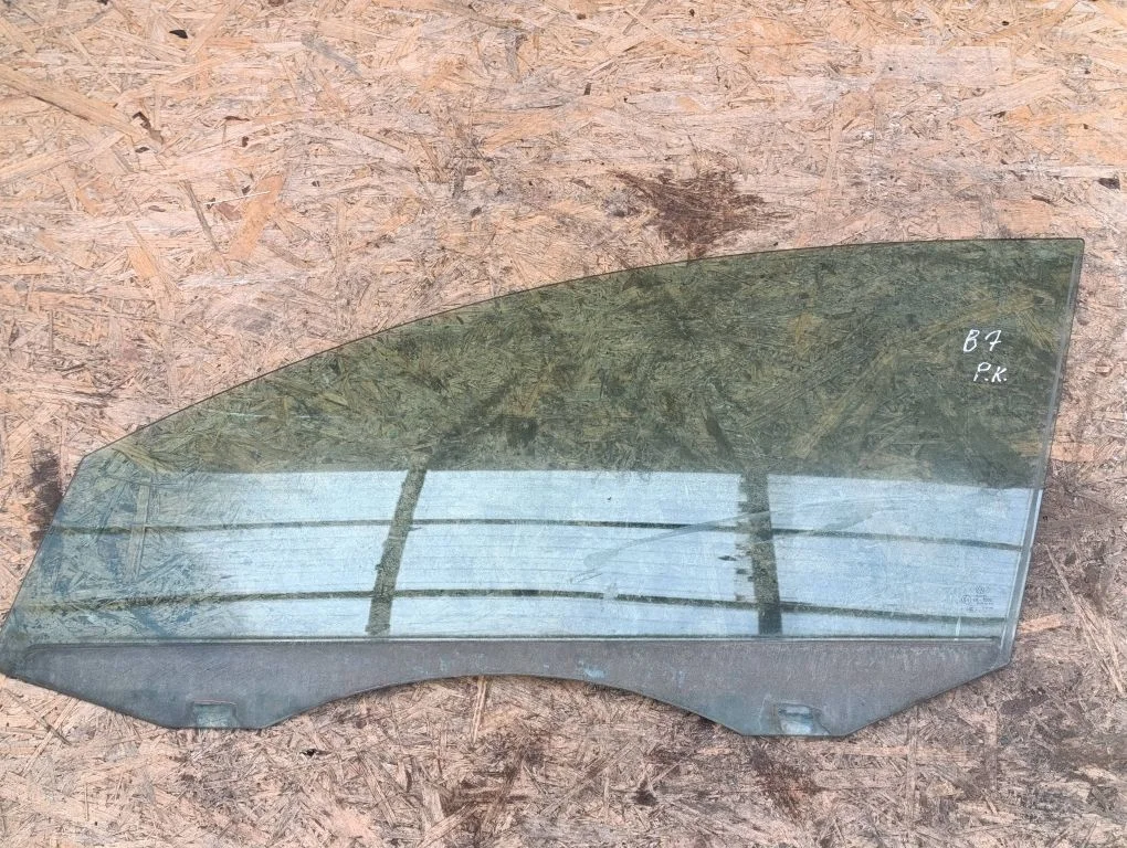 Front door window glass four-door 43R00082