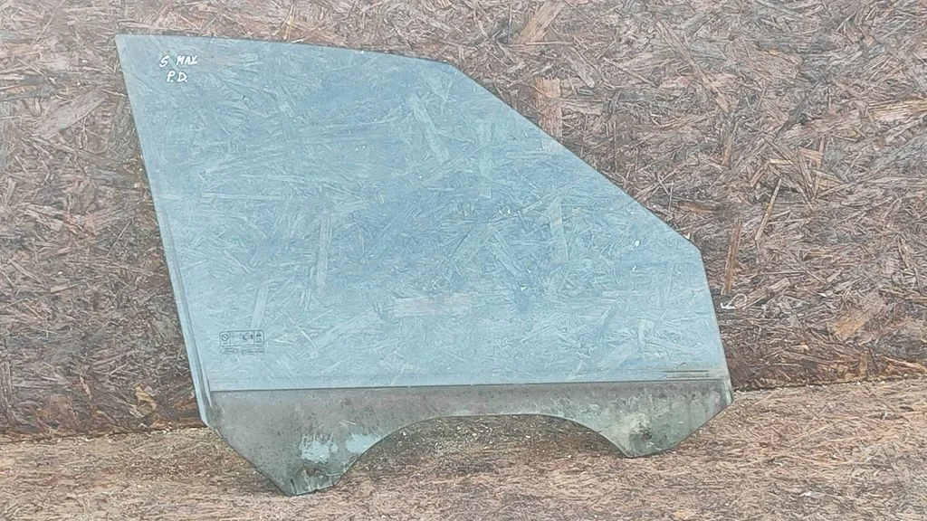 Front door window glass four-door 43R001025