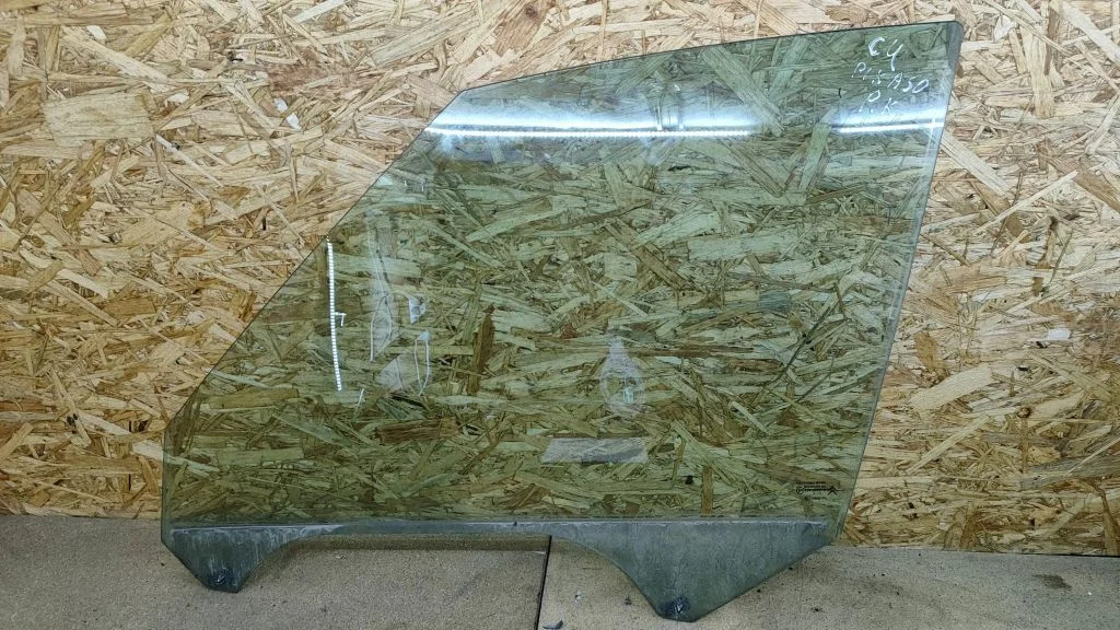 Front door window glass four-door 43R000016