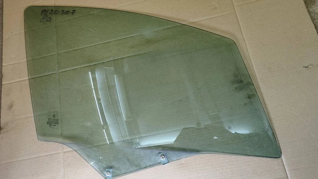 Front door window glass four-door AS2M68DOT24