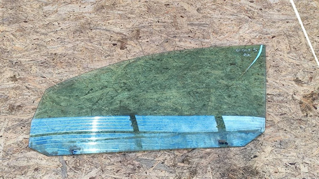 Front door window glass four-door E143R001057