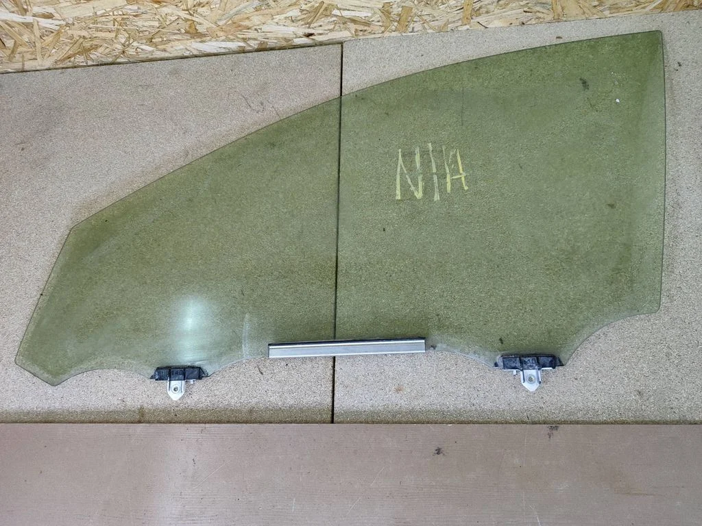 Front door window glass four-door – Toyota RAV 4 (XA40) (2012-2018)