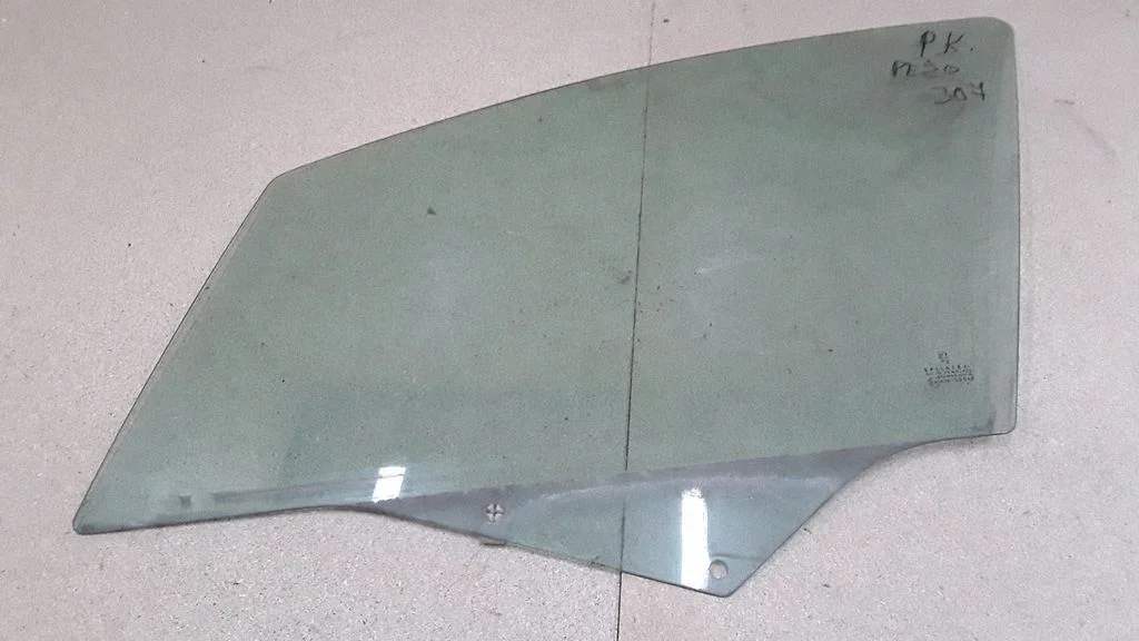 Front door window glass four-door AS2M68D0T24