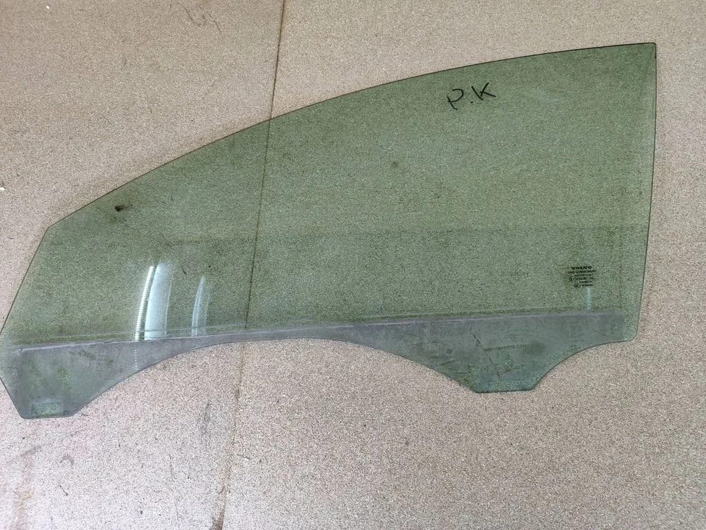Front door window glass four-door 43R001105
