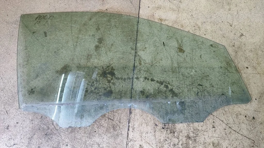 Front door window glass four-door 43R001142