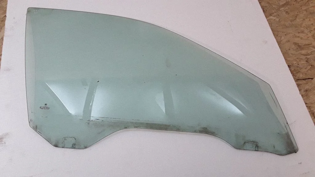 Front door window glass four-door – BMW 5 Series E39 (1996-2003)