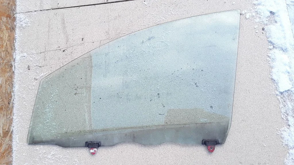 Front door window glass four-door – Toyota Avensis T250 (2003-2006)