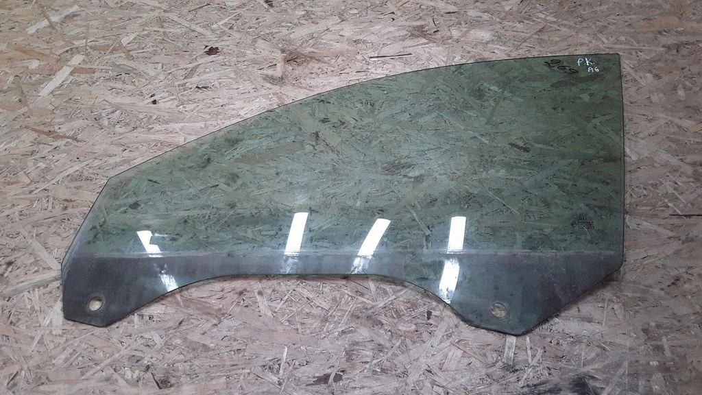 Esiukse põhiklaas (neljaukselise) E643R00082