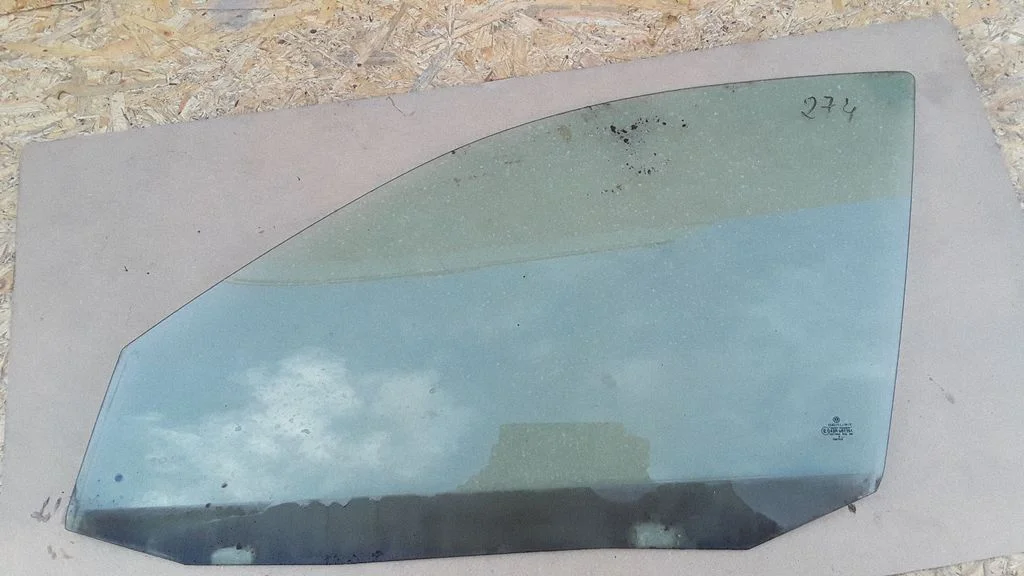 Front door window glass four-door E143R001351