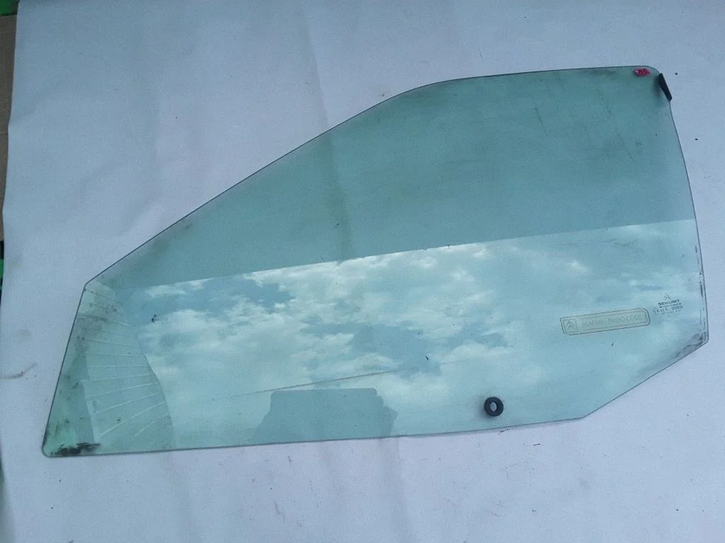 Front door window glass four-door 43R000929