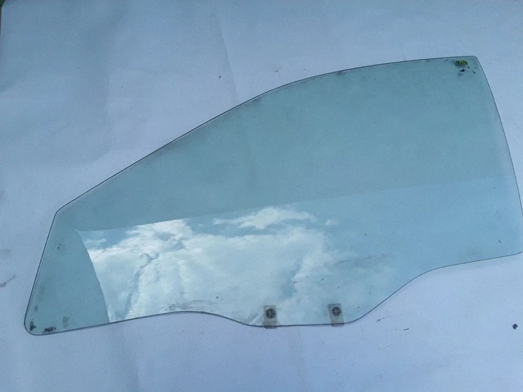 Front door window glass four-door – Mitsubishi Galant (1997-2003)