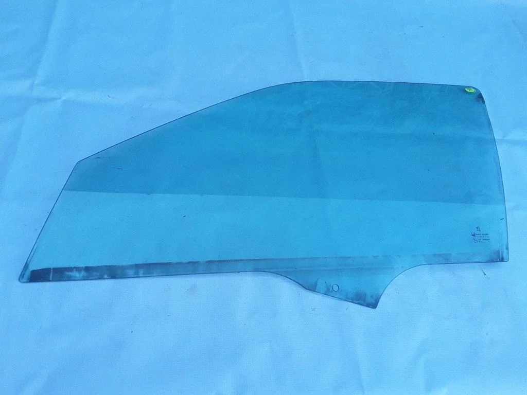 Front door window glass four-door 43R000685