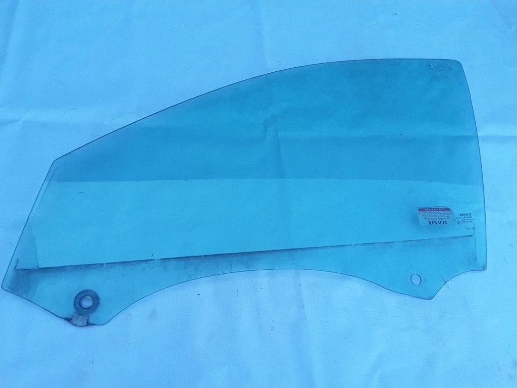 Front door window glass four-door 43R001582