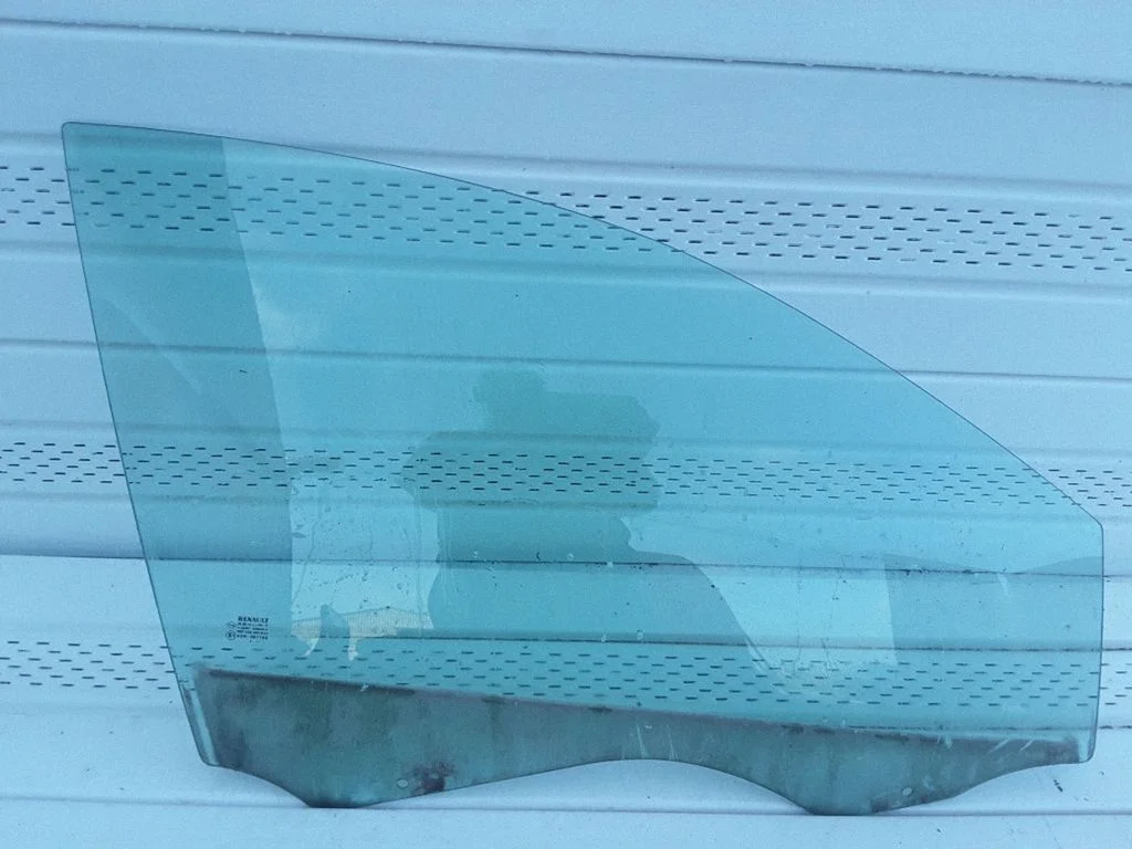 Front door window glass four-door 43R001100