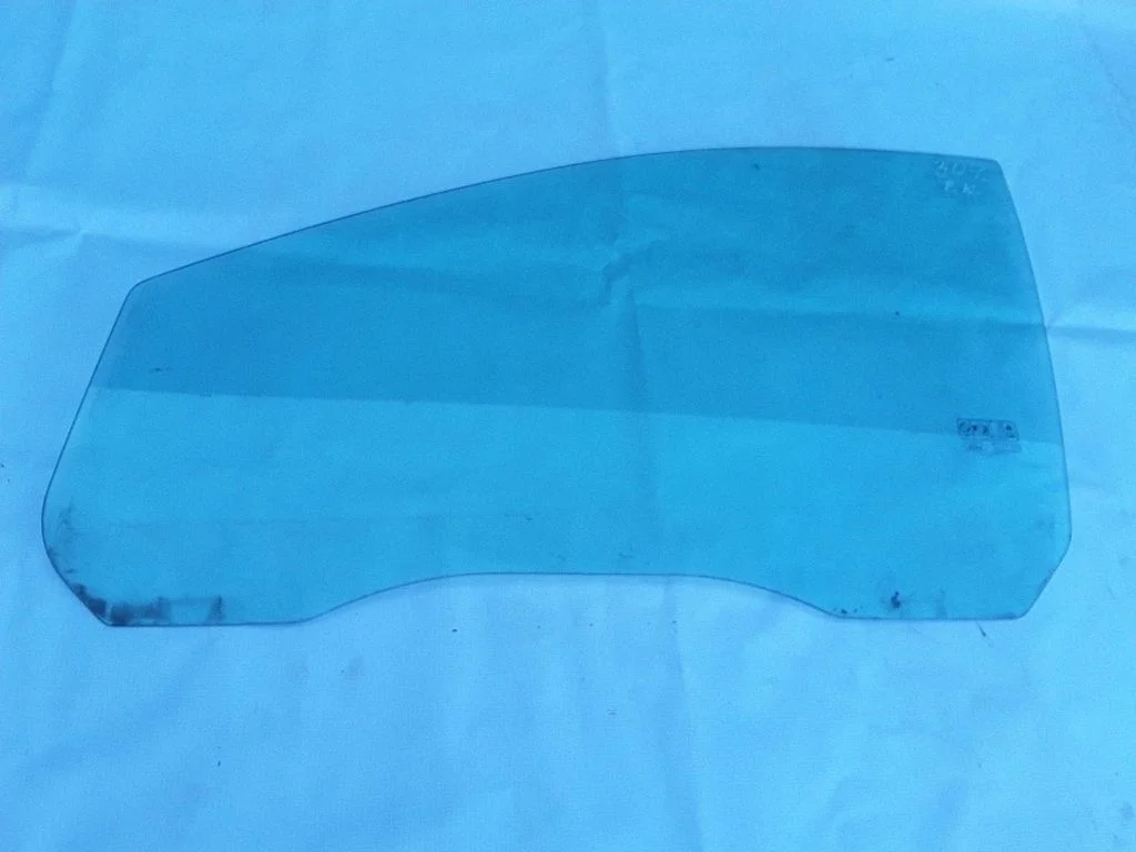 Front door window glass four-door 43R000016