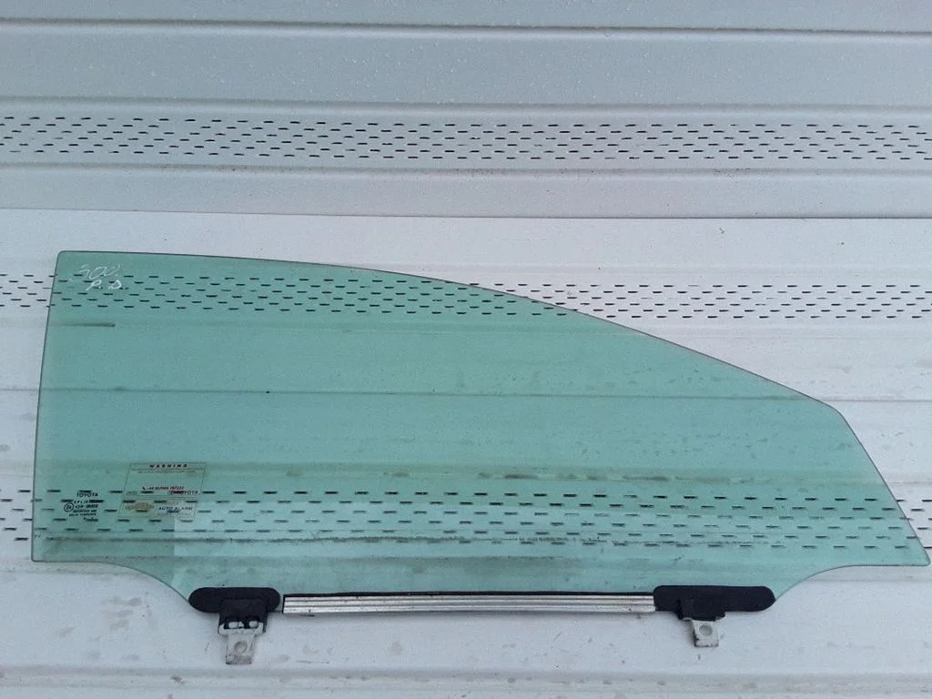 Front door window glass four-door – Toyota Avensis T250 (2006-2009)