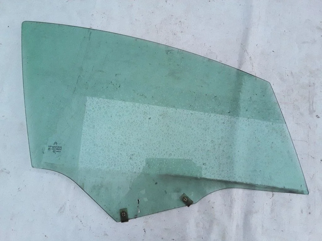 Front door window glass four-door 43R000929