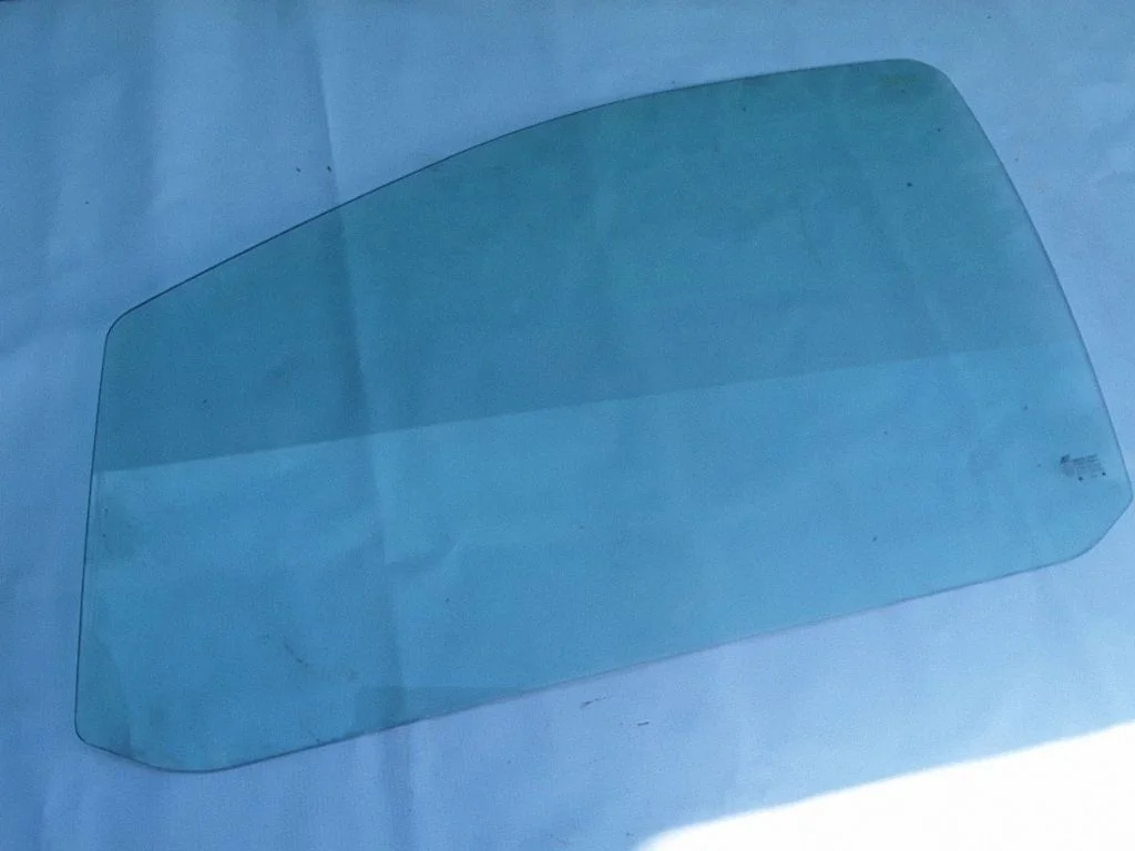 Front door window glass four-door 43R001100