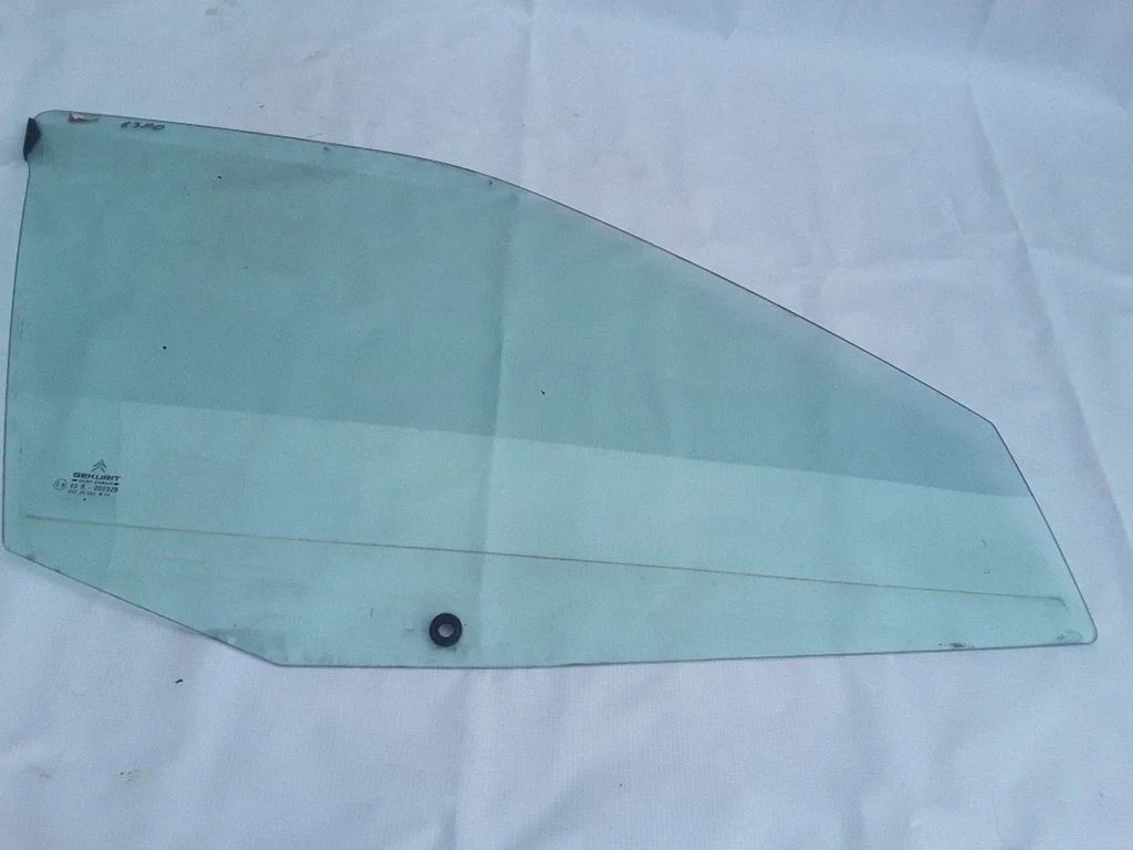 Front door window glass four-door 43R000929