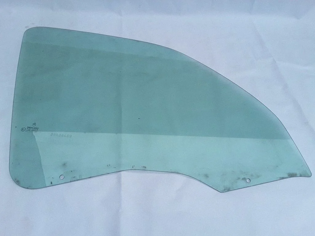 Front door window glass four-door 43R001142