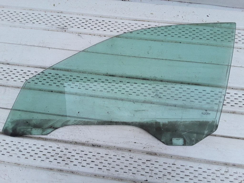 Front door window glass four-door – BMW 5 Series E39 (1996-2003)
