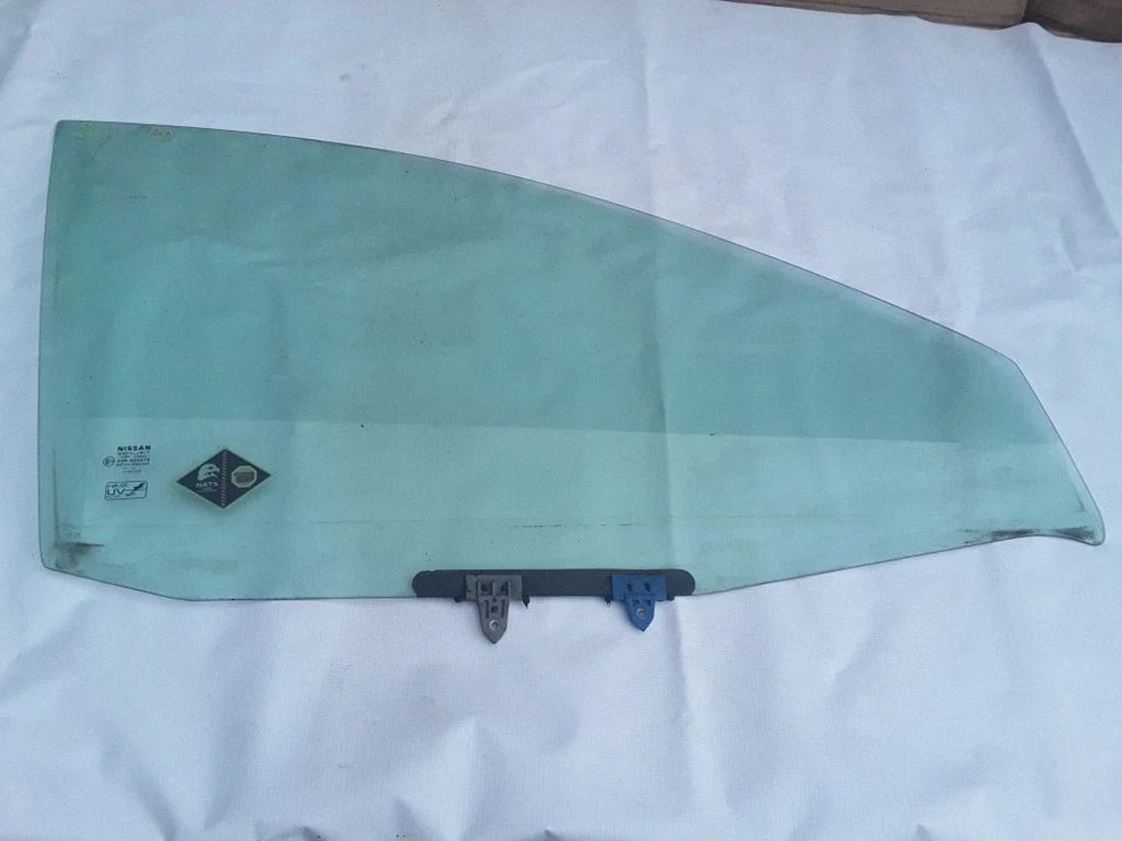 Szyba drzwi przednich (główna, 4-drzwiowe) 43R000479