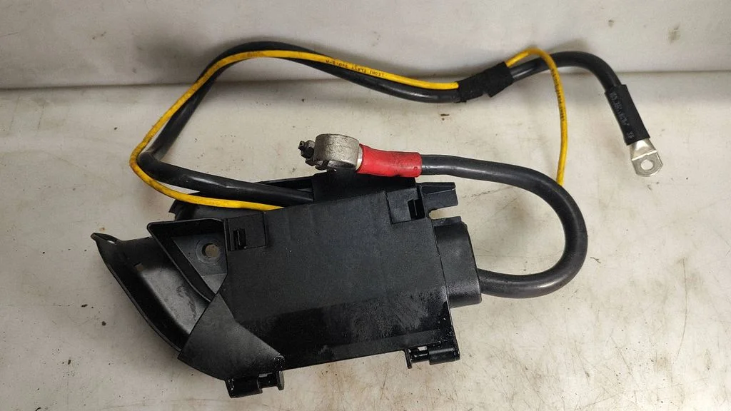 Positive cable (battery) – Audi A6 Allroad C5 (1999-2005)