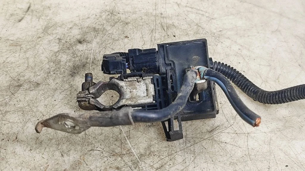 Positive cable (battery) – Toyota Yaris (2015-)