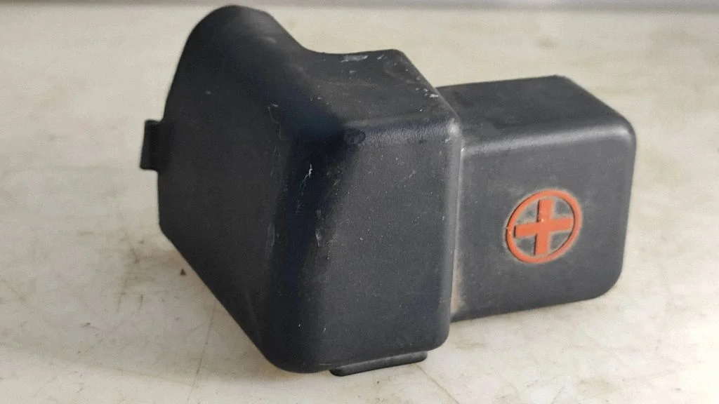Positive cable (battery) – Toyota Avensis T250 (2006-2009)